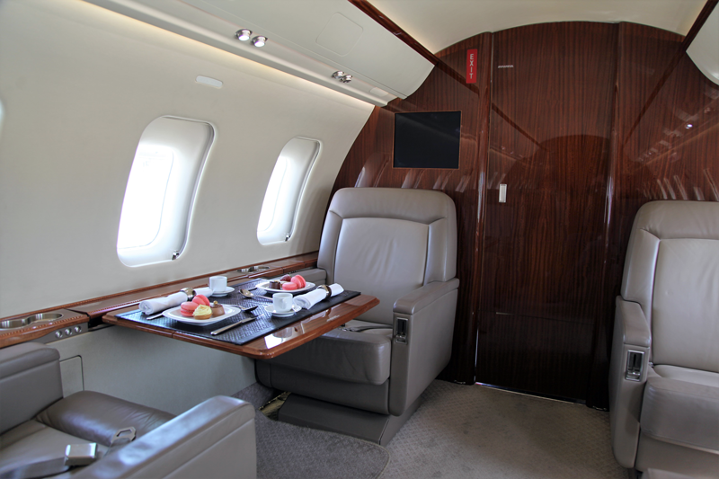 aircraft cabin Bombardier Challenger 605